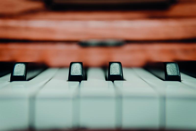 פסנתר - עם המורה לנה שומיאצקי ✦ משך שיעור 45 דקות 