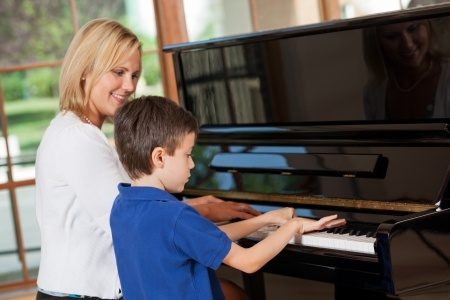 פסנתר - עם המורה לנה שומיאצקי ✦ משך שיעור 30 דקות 