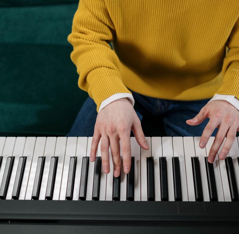 פסנתר - המורה צמח רן ✦ משך שיעור 30 דקות ✦ פעמיים בשבוע