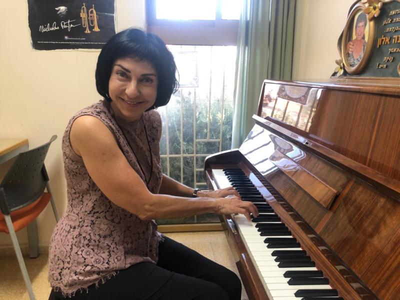 פסנתר - עם המורה יאנה גורלקין ✦ משך שיעור 30 דקות 