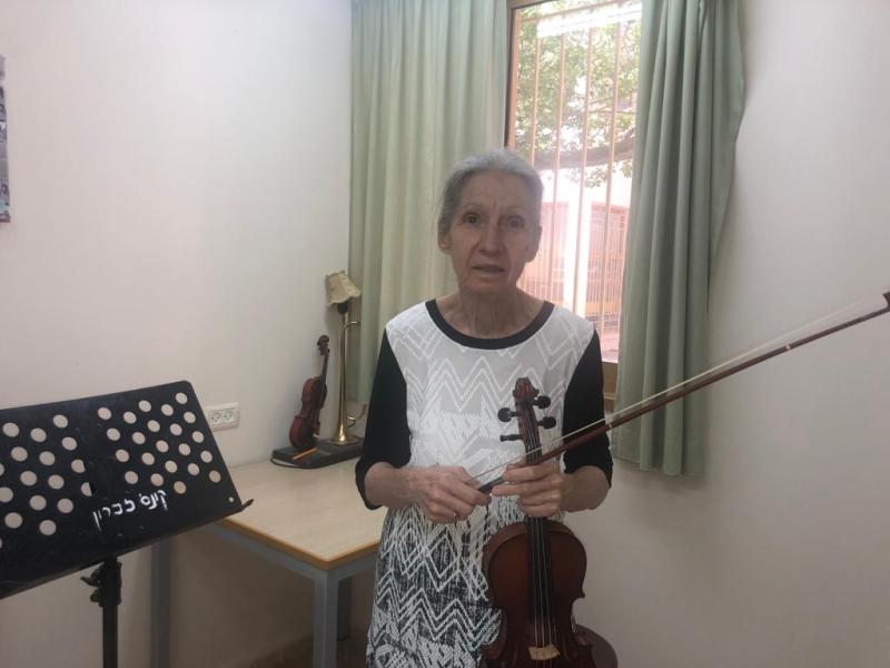 כינור - עם המורה אורלי שאולוב ✦ משך שיעור 60 דקות 