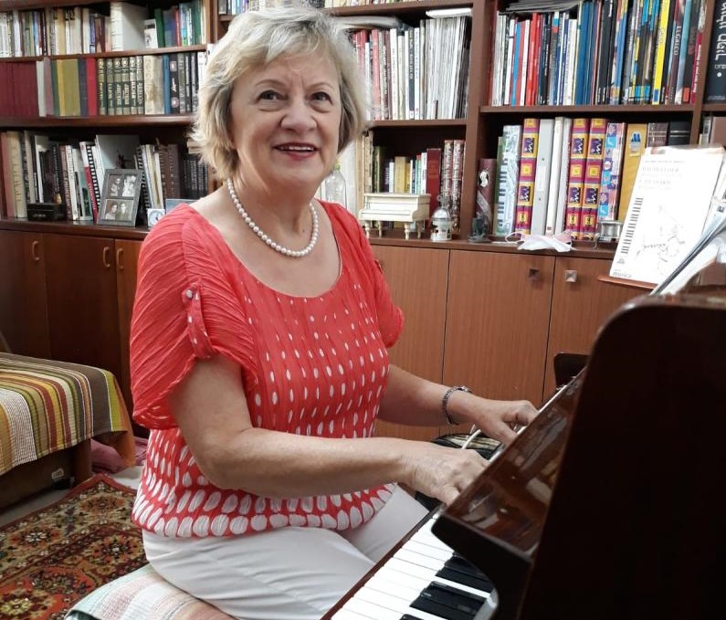 פסנתר - עם המורה  לריסה טרנורצקי ✦ משך שיעור 60 דקות 