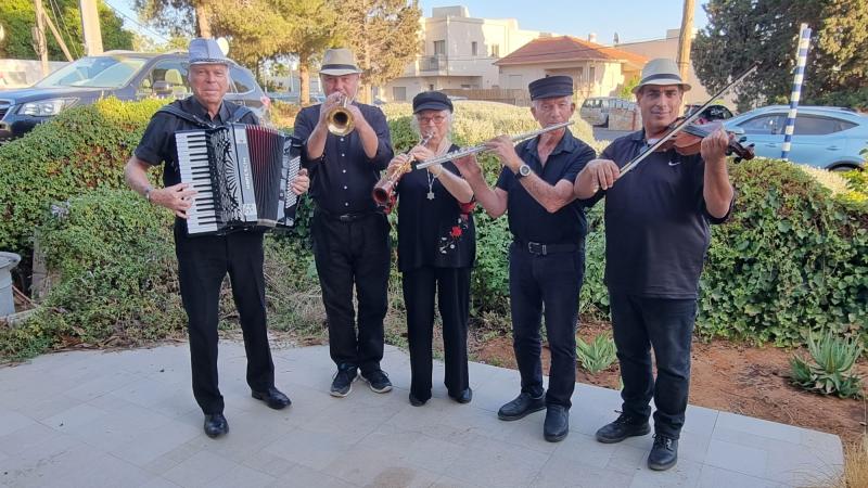מתוק מדב"ש להקת הכלייזמרים של זכרון יעקב